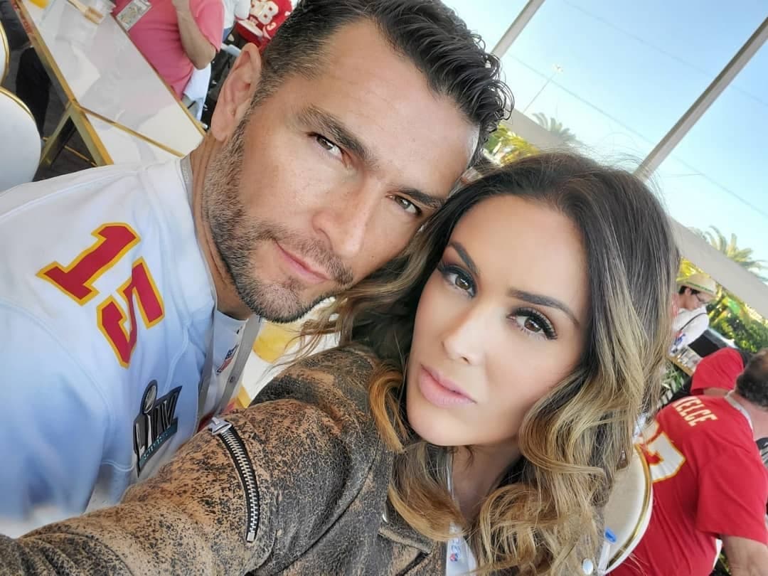 Esposo de Jacky Bracamontes ventila cómo es la actriz de maestra: “pierde los estribos”