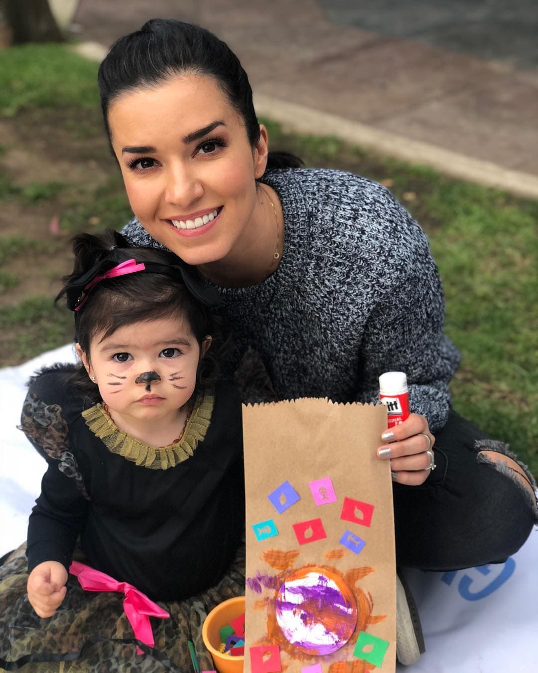 Su segundo Halloween; maquillada por su papá, Nazareno.