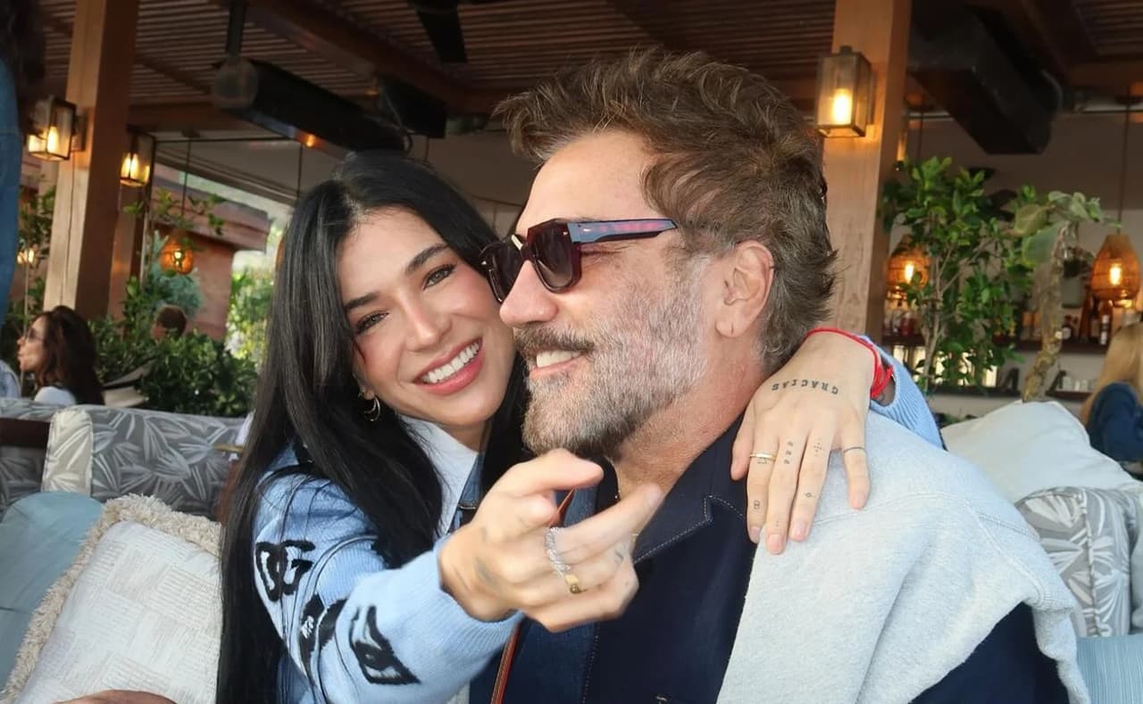 Alejandro Fernández y Karla Laveaga.