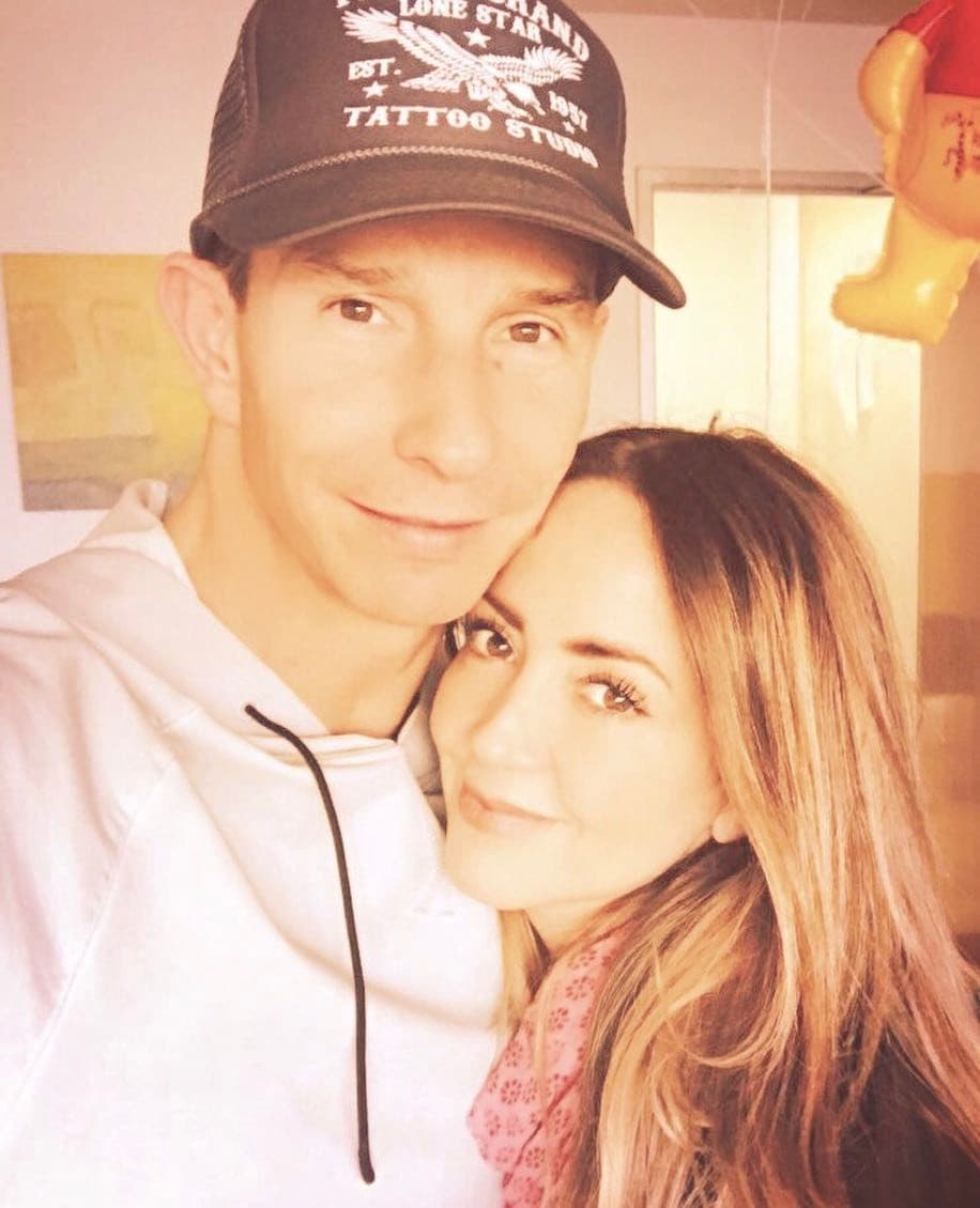 “Son etapas, en donde tristemente a veces no te volteas ni a ver, a veces el cansancio, los hijos cuando llegan, son etapas. Ahorita estoy en una etapa que sí lo veo y digo ‘hijo, qué bueno está’”, precisó.