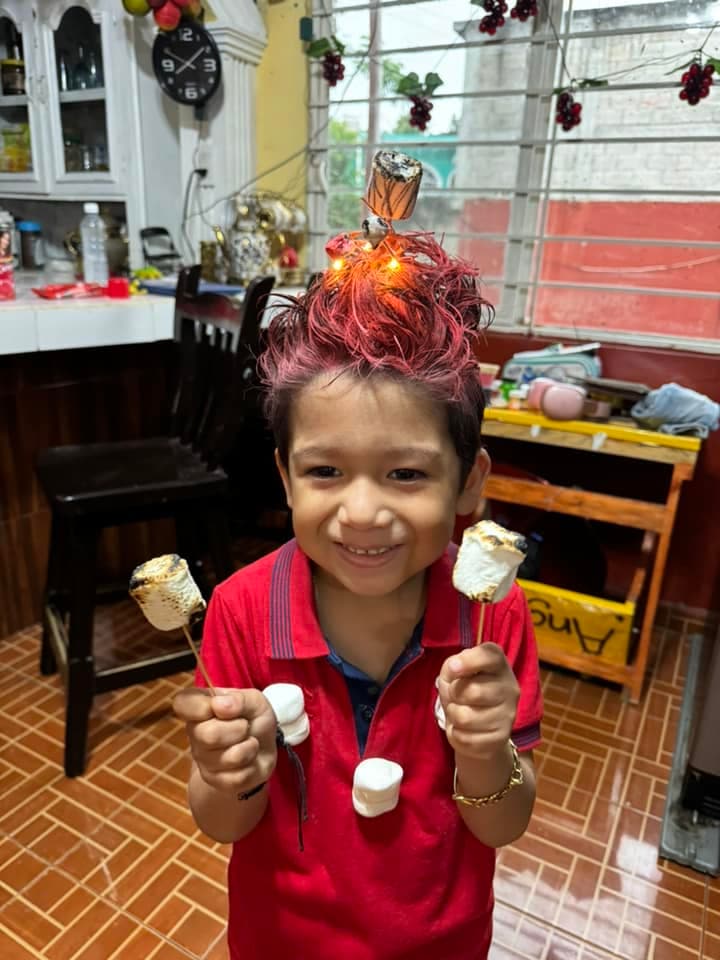 Los mejores ‘sombreros y peinados locos’ del 2024, previo al Día del Niño
<br>