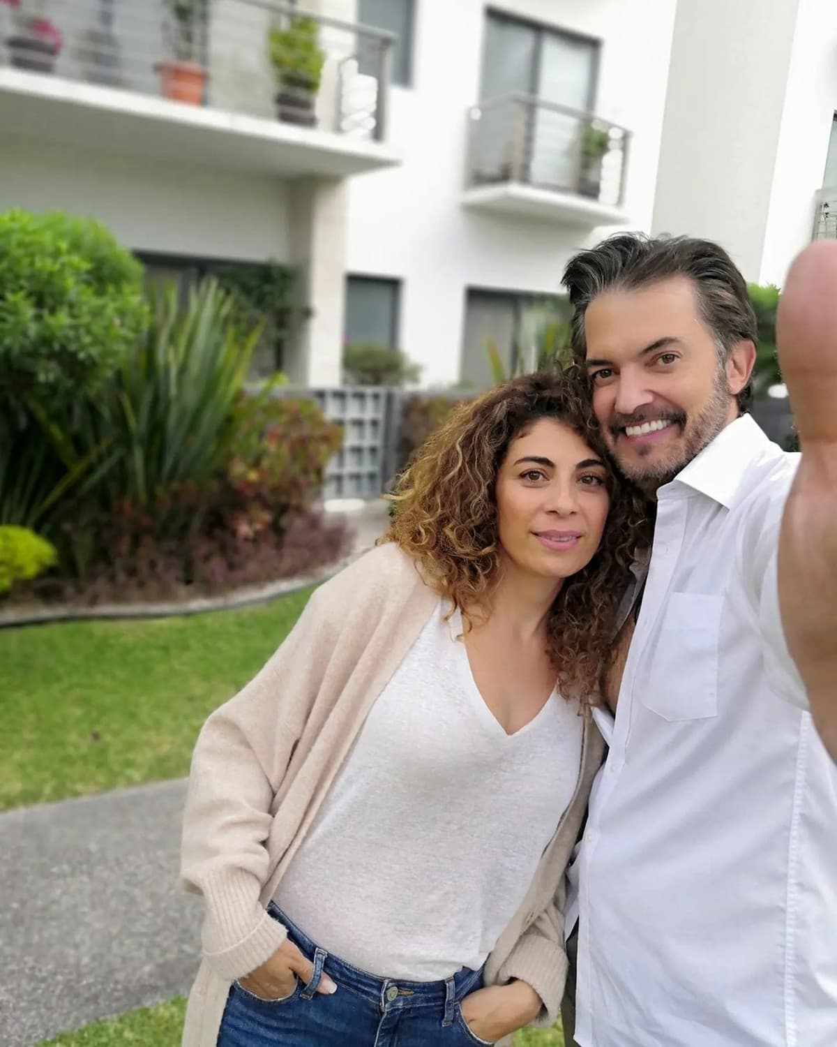 Anna Ferro despejó dudas sobre la foto en la que aparece tocando tiernamente su pancita.