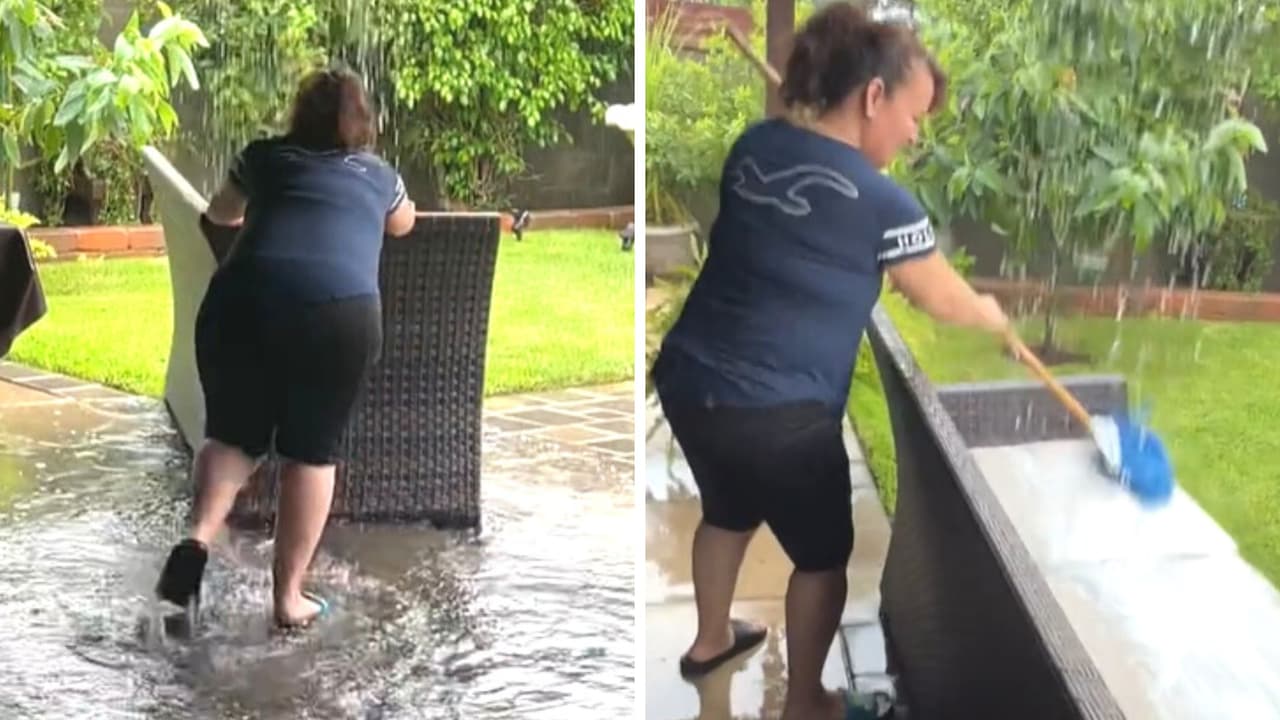 Mexicana aprovecha fuerte lluvia del huracán Hillary y se pone a lavar los sillones de su casa