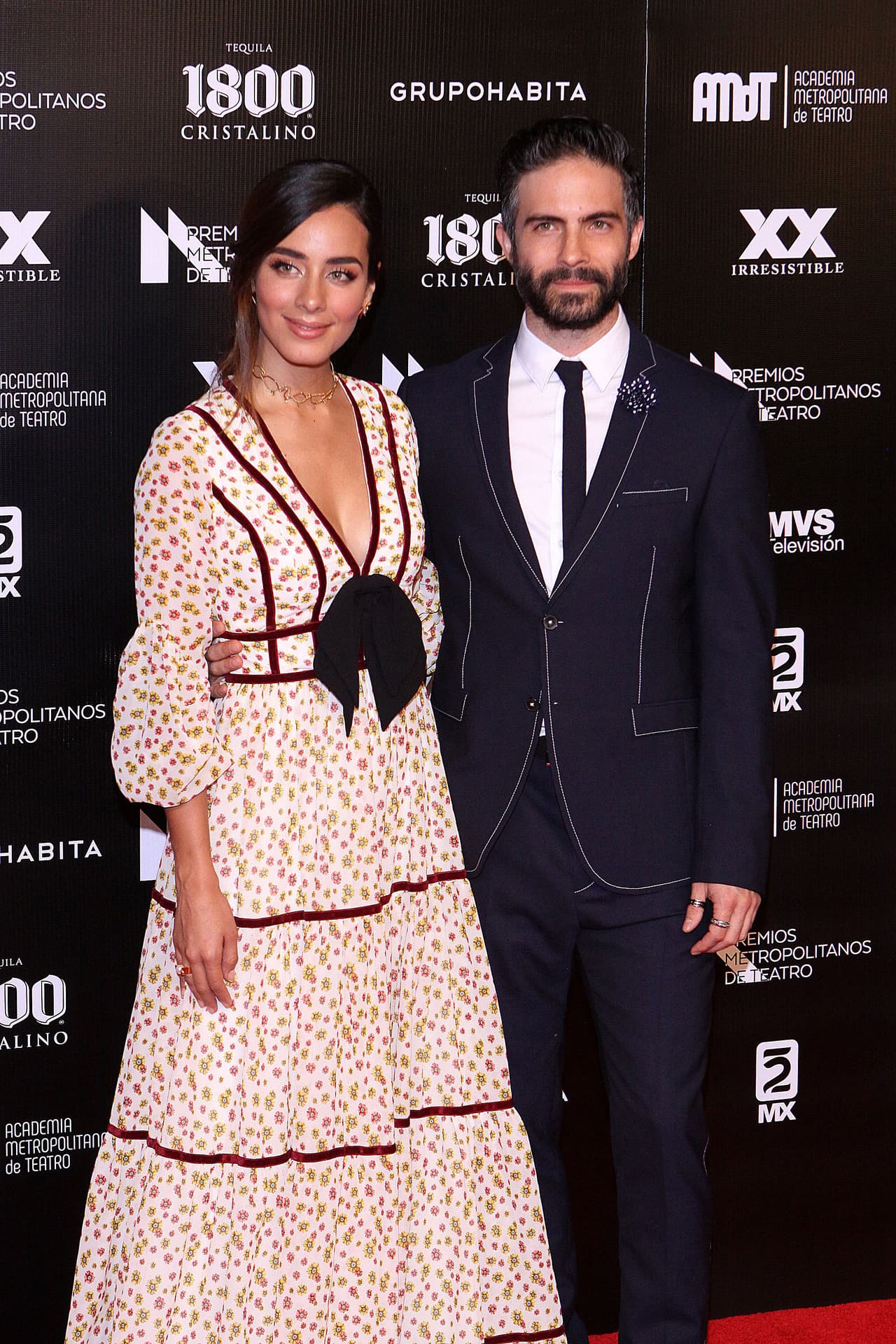 ¿Esmeralda Pimentel se va de México tras truene con Osvaldo Benavides?