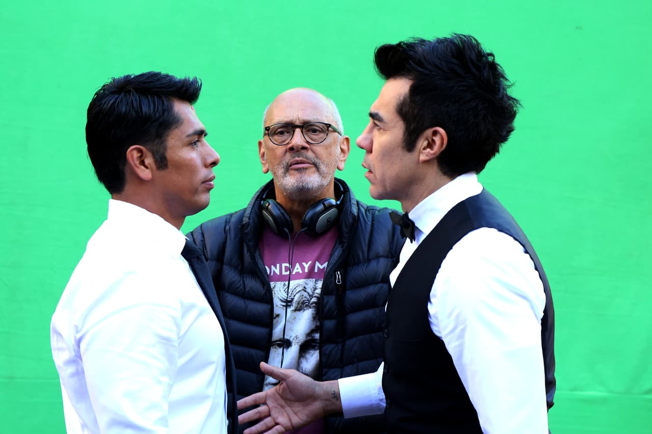 Para grabar la escena en la que 'Ricardo' y 'Toño' se encuentran por primera vez en "Como tú no hay 2", se contó con un doble para apoyar a Adrián en sus reacciones de personaje.