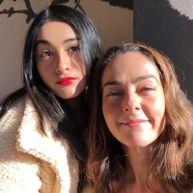 Esto provocó infinidad de halagos para actriz y es que los fans destacaron que ambas se veían muy hermosas, pero sobre todo que su hija se parecía mucho a ella.