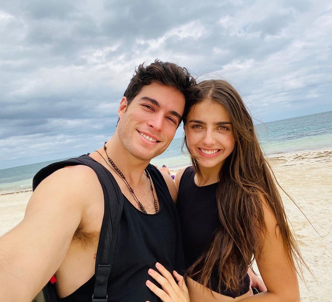 Y como era de esperarse, la reacción por parte de algunos famosos no se hizo esperar, pues Renaud y Carrera se convirtieron en una de las parejas más queridas del medio del espectáculo. A continuación, te compartimos los mensajes que recibieron los actores.