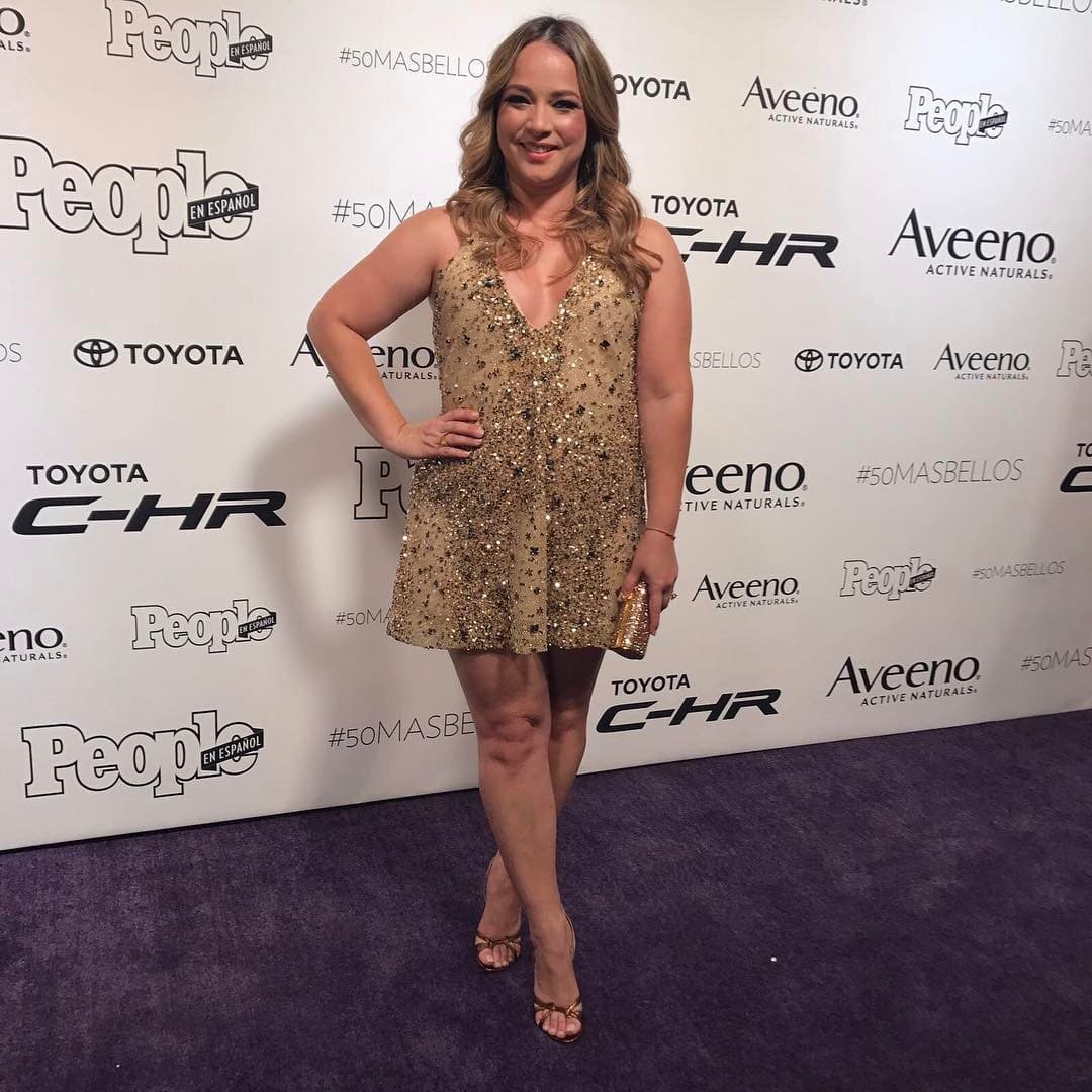 Adamari estuvo casada con el cantante Luis Fonsi y ahora hace pareja con Toni Costa, ambos tienen una niña de tres años, llamada Alaïa.