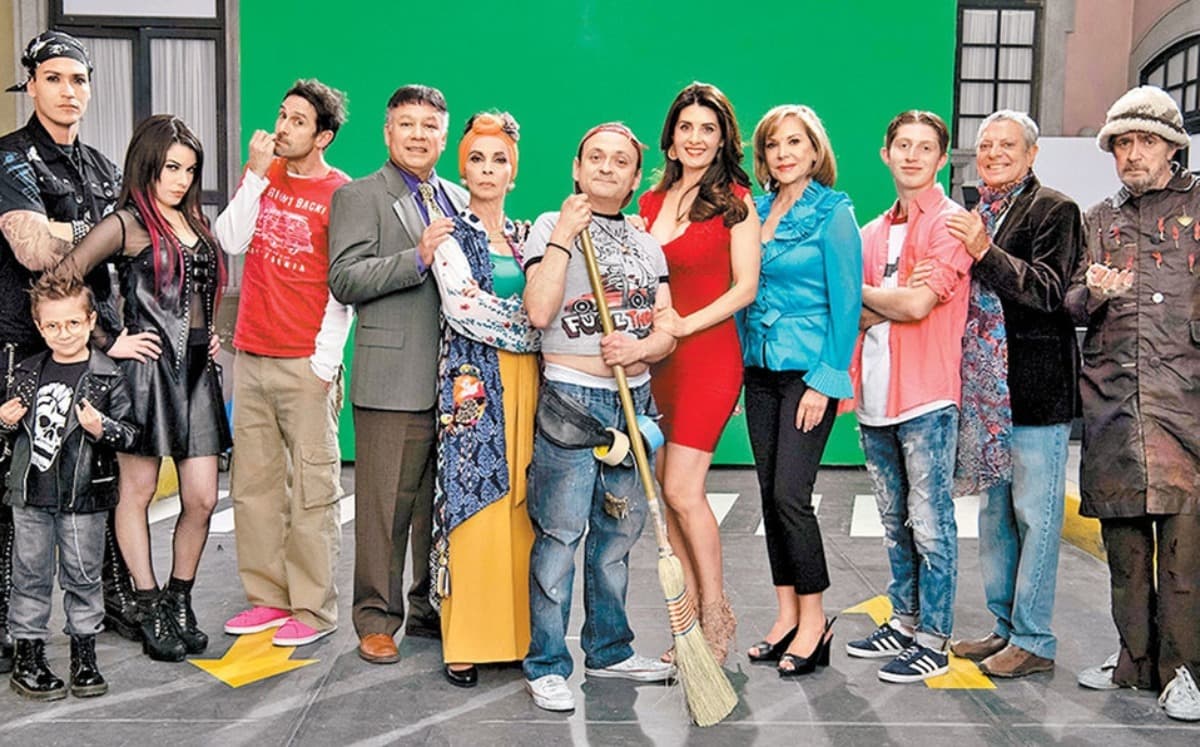 La actriz protagonizó una tierna imagen junto al elenco de la serie