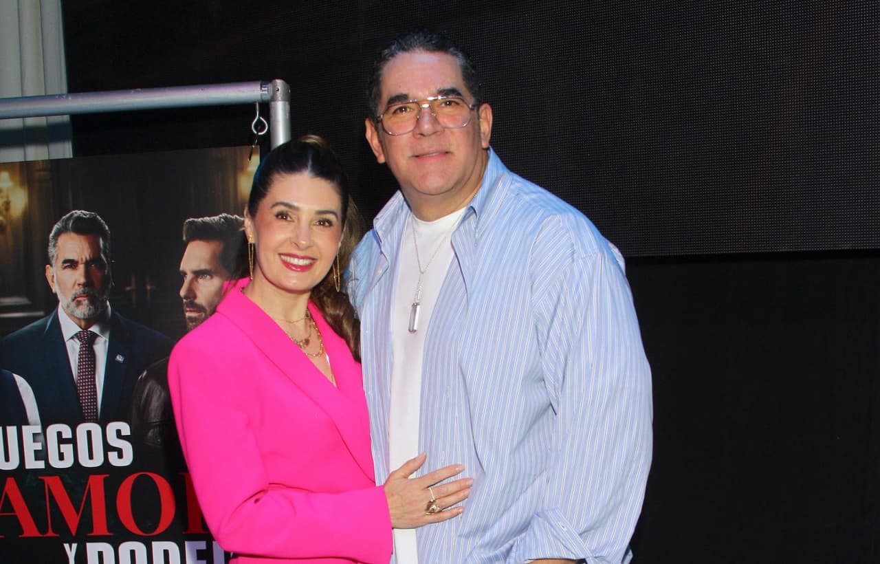 Mayrín Villanueva y Eduardo Santamarina.