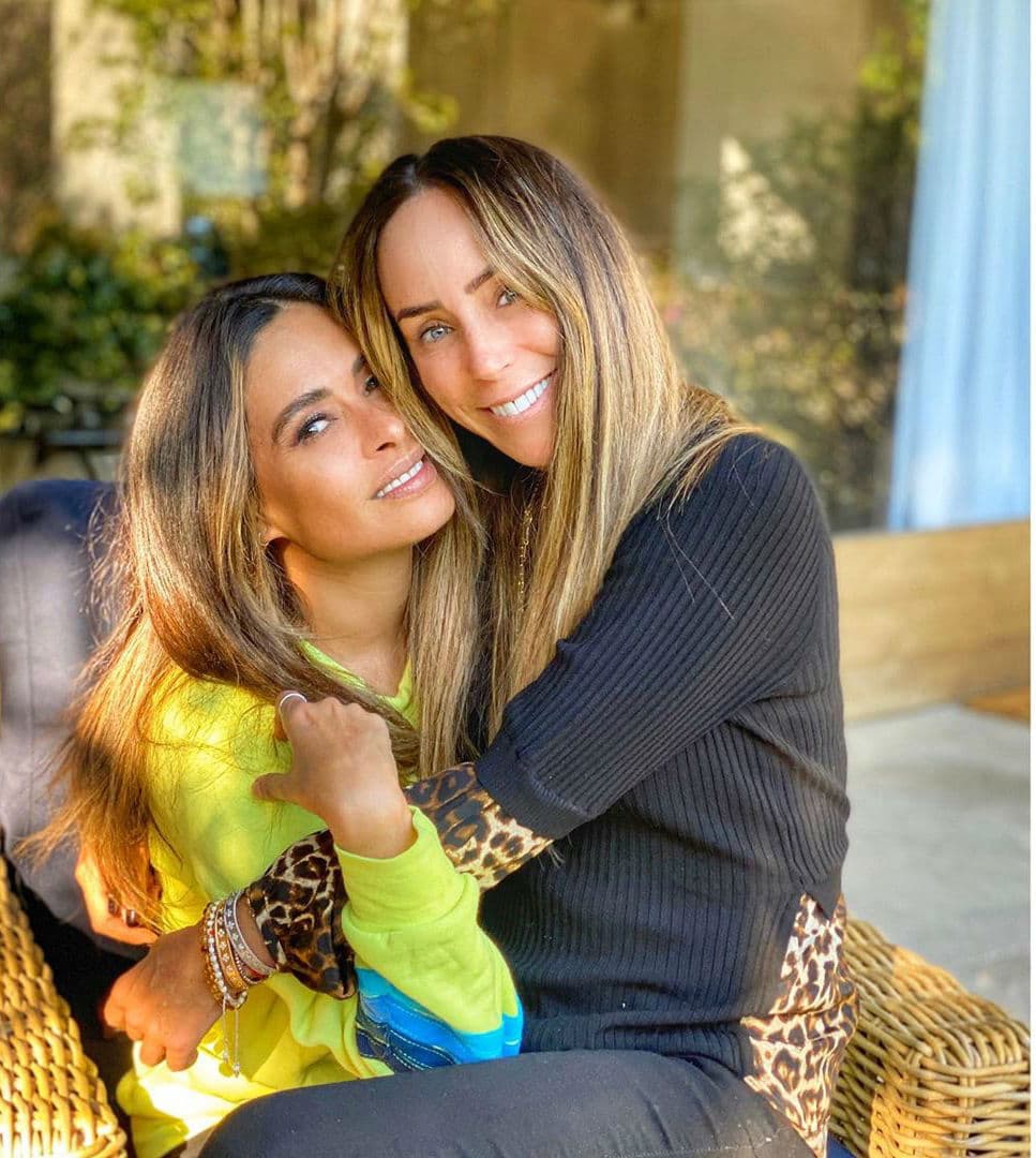 Inés Gómez Mont le hace broma a Galilea Montijo en cómico video: 'Traes faja ¿verdad?'