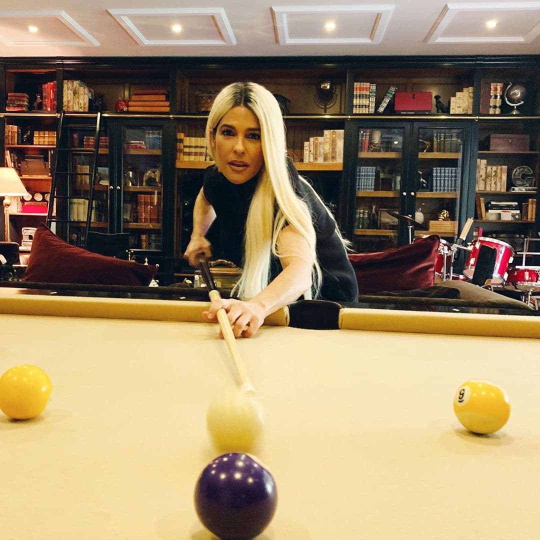 “Es que no puedo creerlo, ¡soy otra persona!”, dijo. La conductora y editora de la revista Moi, modeló tan a feliz con su cabello rubio que hasta la fecha lo continúa usando.