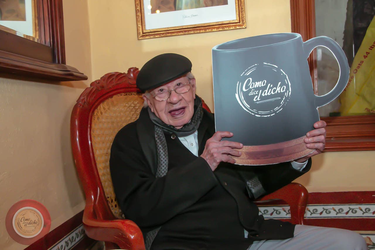 Ignacio López Tarso actuó en episodios como: "Amor con amor se paga", "Amor viejo, ni te olvido, ni te dejo" y "Los niños, ni ocultan mentiras, ni callan verdades". El primer actor falleció a los 88 años de edad el pasado 11 de marzo del 2023 debido a un paro cardíaco después de varias complicaciones de salud.