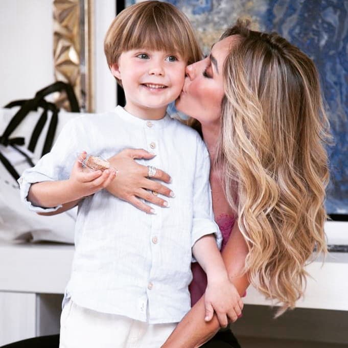 Hijo de Anahí luce outfit 'mirrey' al puro estilo de Luis Miguel