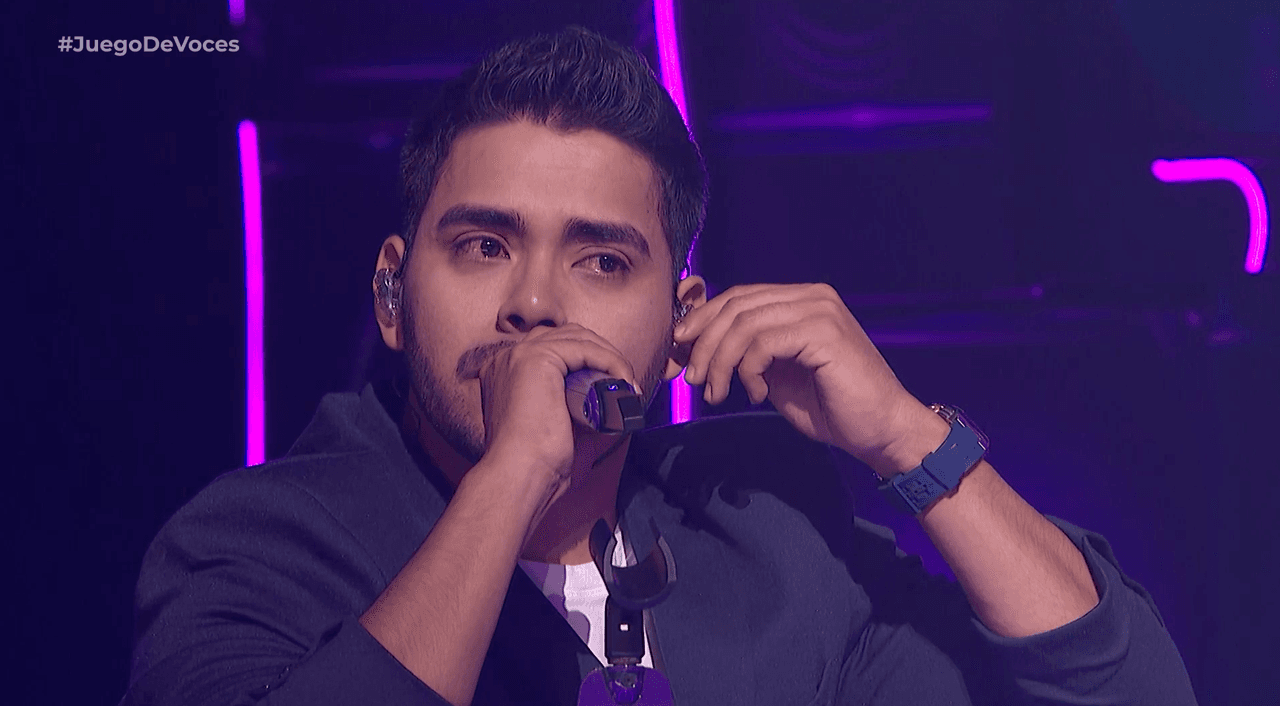 Esteban Silvas rompe en llanto y revela la razón por la que entró a Juego de Voces 2026