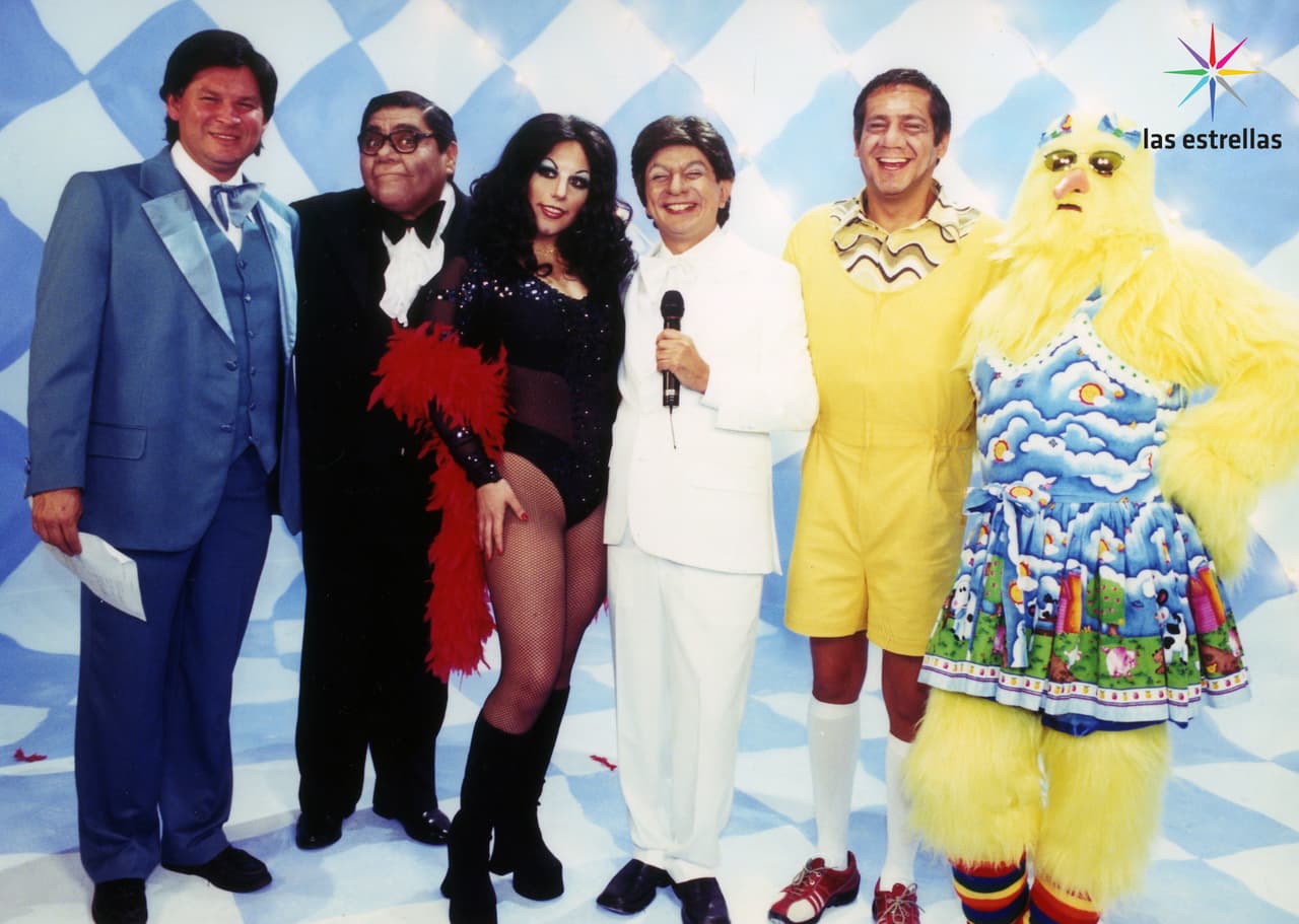 Consuelo Duval, Freddy Ortega, Miguel Galván y Arath de la Torre haciendo un homenaje en La Parodia a La Carabina de Ambrosio.