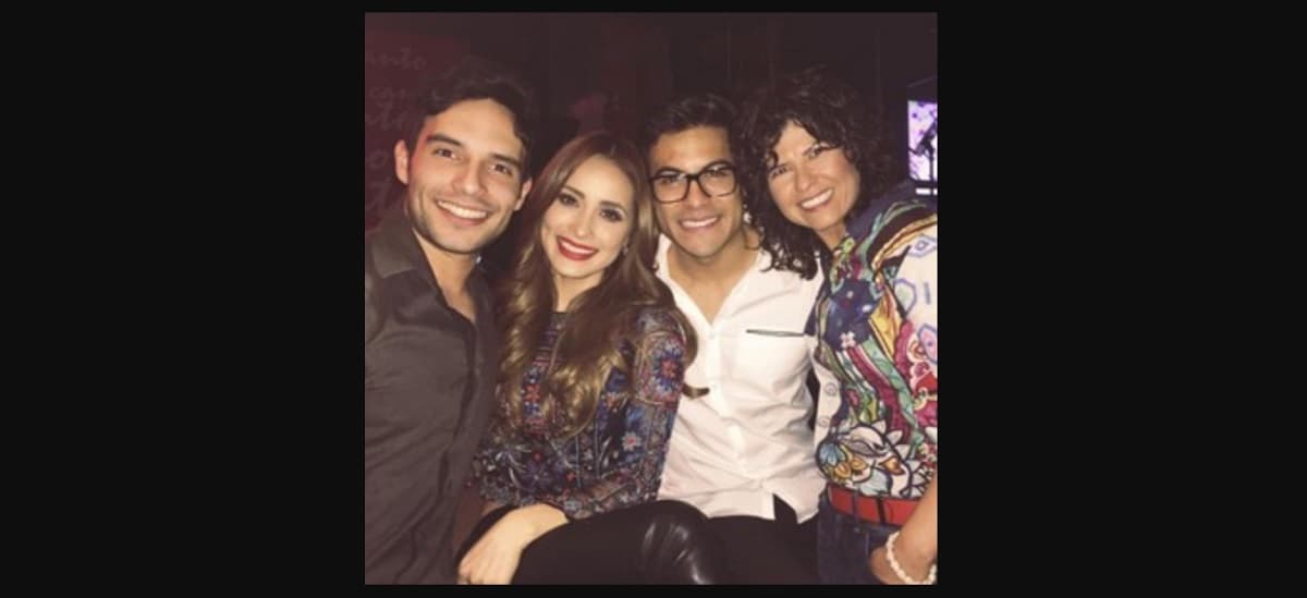 Pese a que las pocas fotografías que hay de ellos juntos fueron publicadas por terceros, Carlos Rivera y Cynthia Rodríguez sí han intercambiado románticos mensajes en redes sociales.