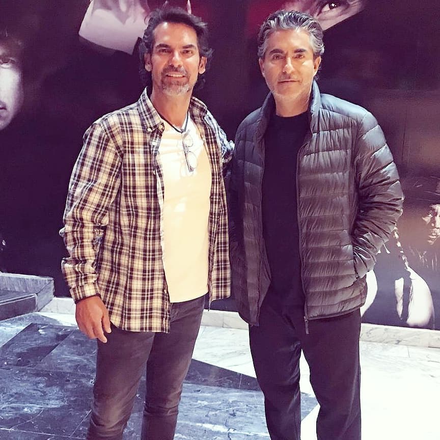 Raúl y Armando, hijos de la actriz Norma Herrera y del productor, Raúl Araiza han hecho una exitosa carrera como actores en México. Desde pequeños hicieron sus primeros acercamientos con el medio artístico. Ambos tienen una gran trayectoria en cine, teatro y televisión. Además, Raúl es presentador en el programa HOY y de Miembros al aire.