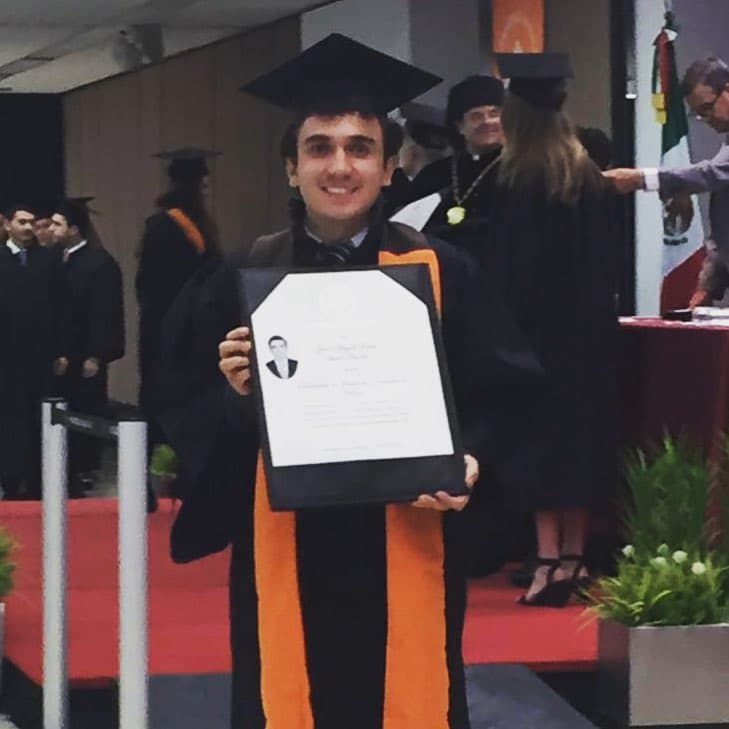 José Miguel Pérez se graduó de la Licenciatura de Finanzas y Contaduría Pública en la Universidad Anáhuac en mayo de 2016, hecho que presumió en redes sociales.