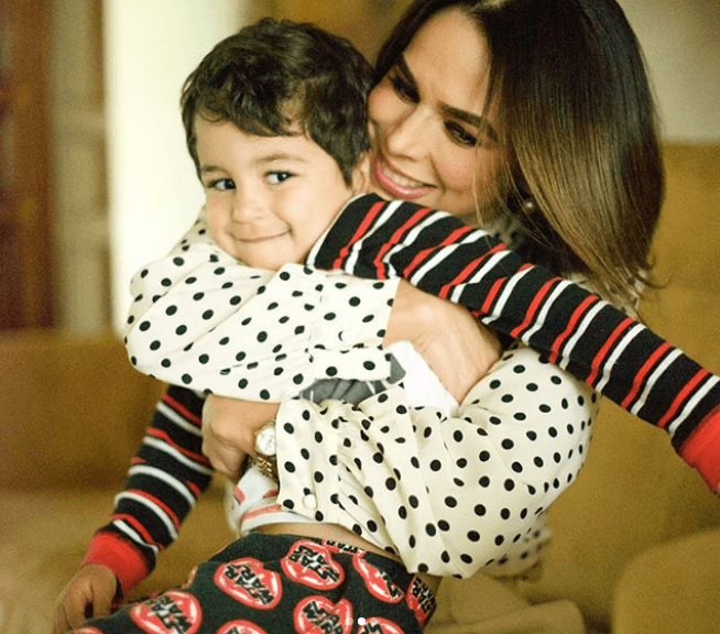 Biby Gaytán presume su faceta de mamá