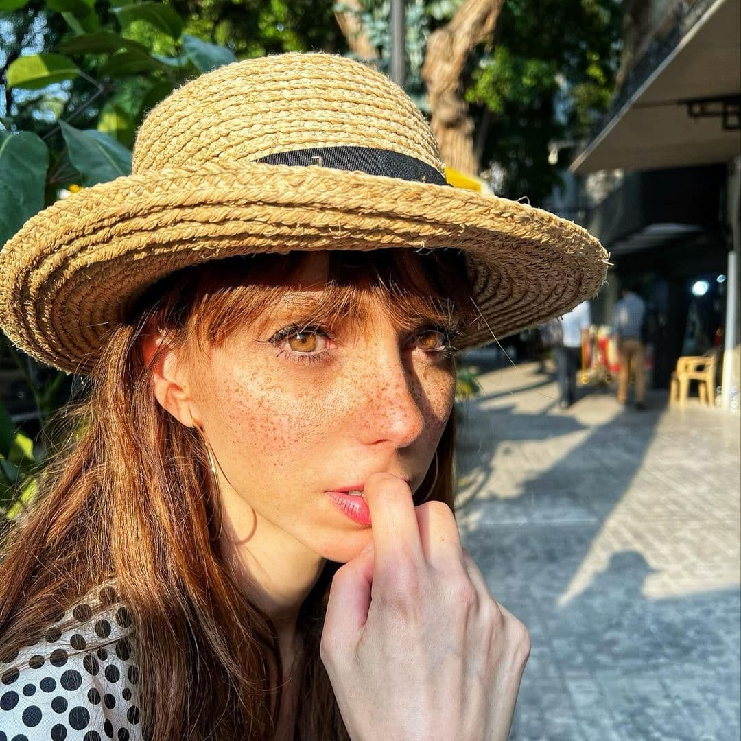 Los mil y un sombreros de Natalia Téllez ¿cómo y cuándo los usa?