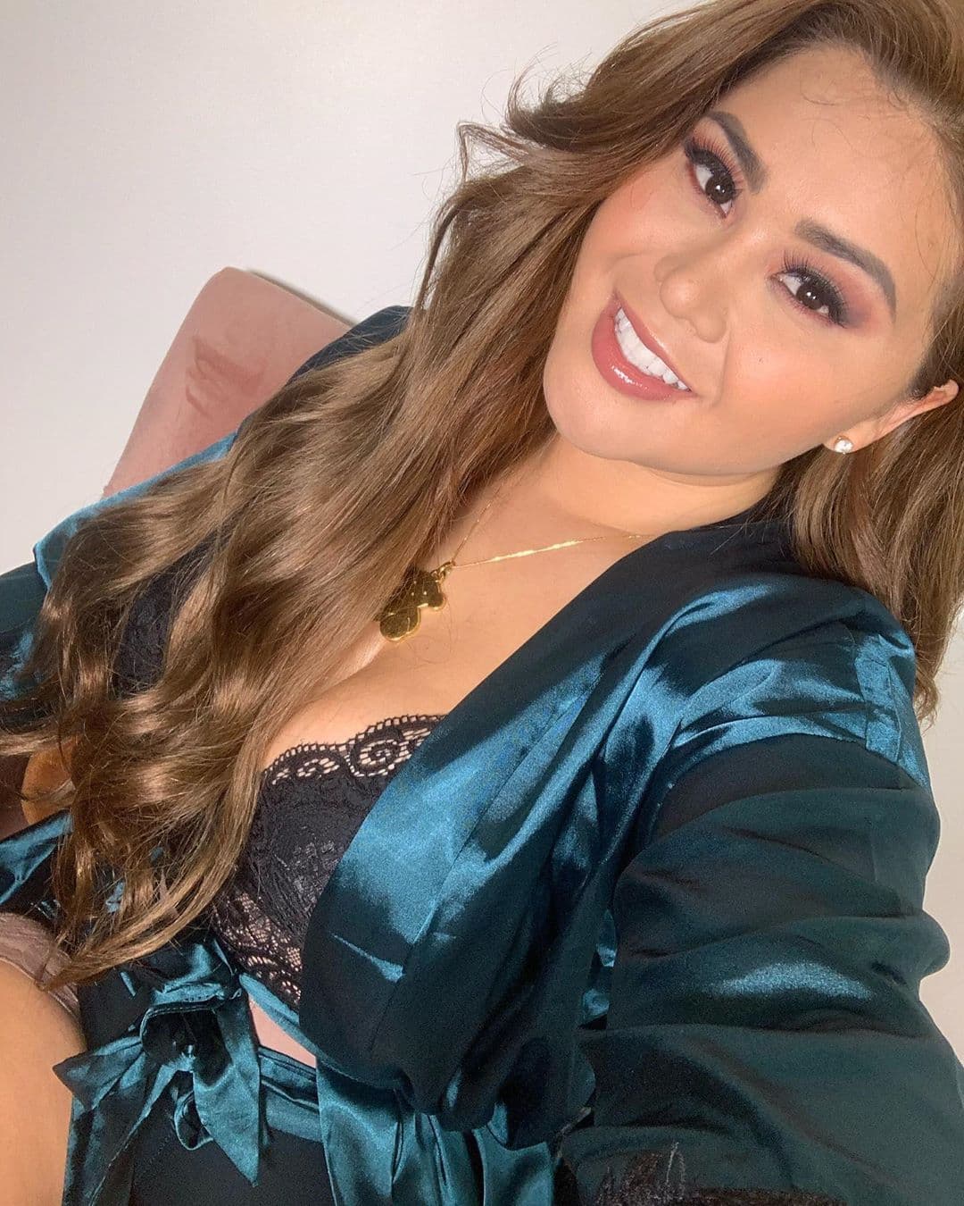 Gomita muestra que tiene el cuerpo perfecto y se defiende tras críticas por lujoso viaje a la playa