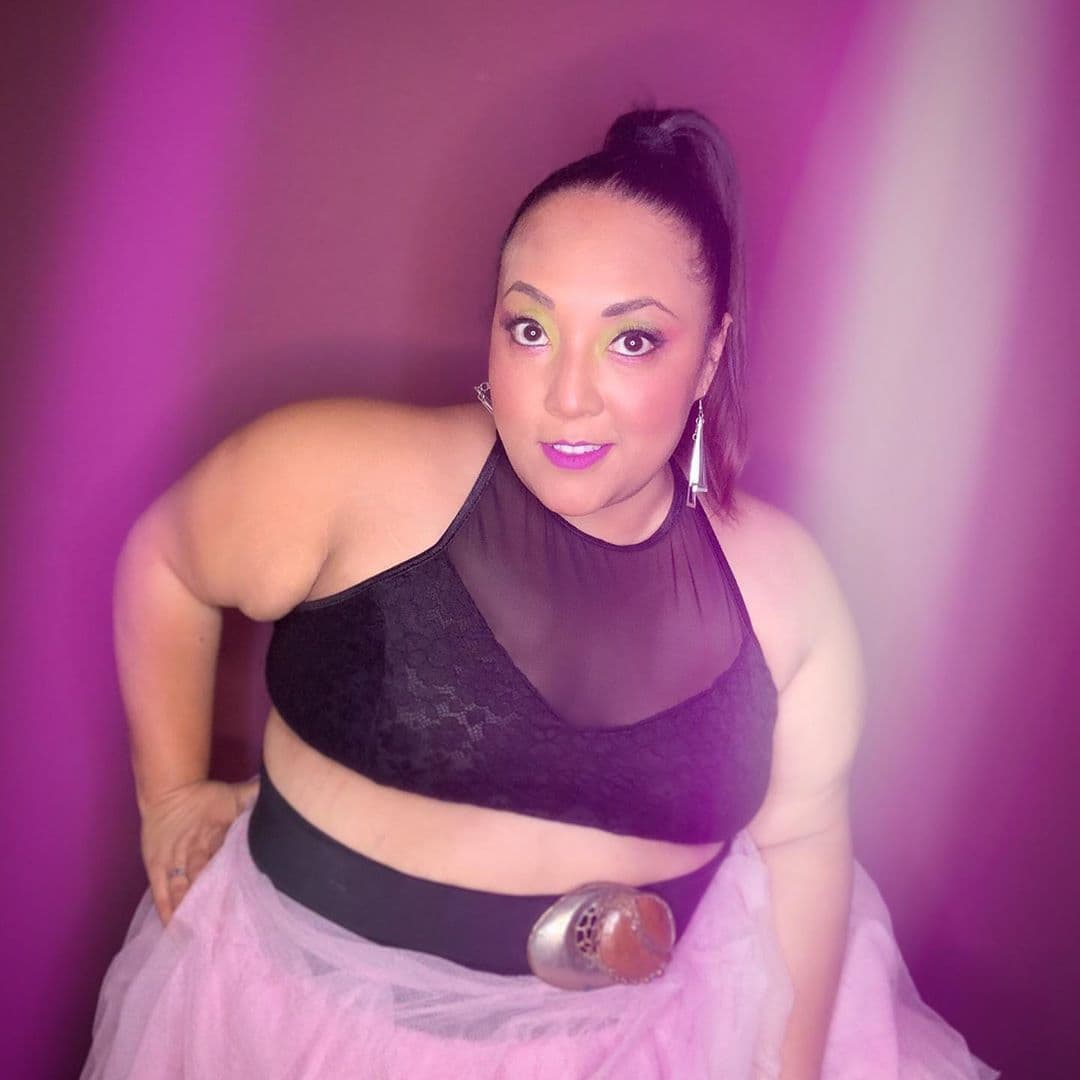 Michelle Rodríguez fue otra que comenzó a vender donas a domicilio luego de que todos sus proyectos en teatro y televisión quedaron en pausa. “Tenemos que replantearnos muchas situaciones y compartir los trabajos alternativos que todo mundo tiene, porque incluso yo ya hasta vendo donas”, indicó en un programa.