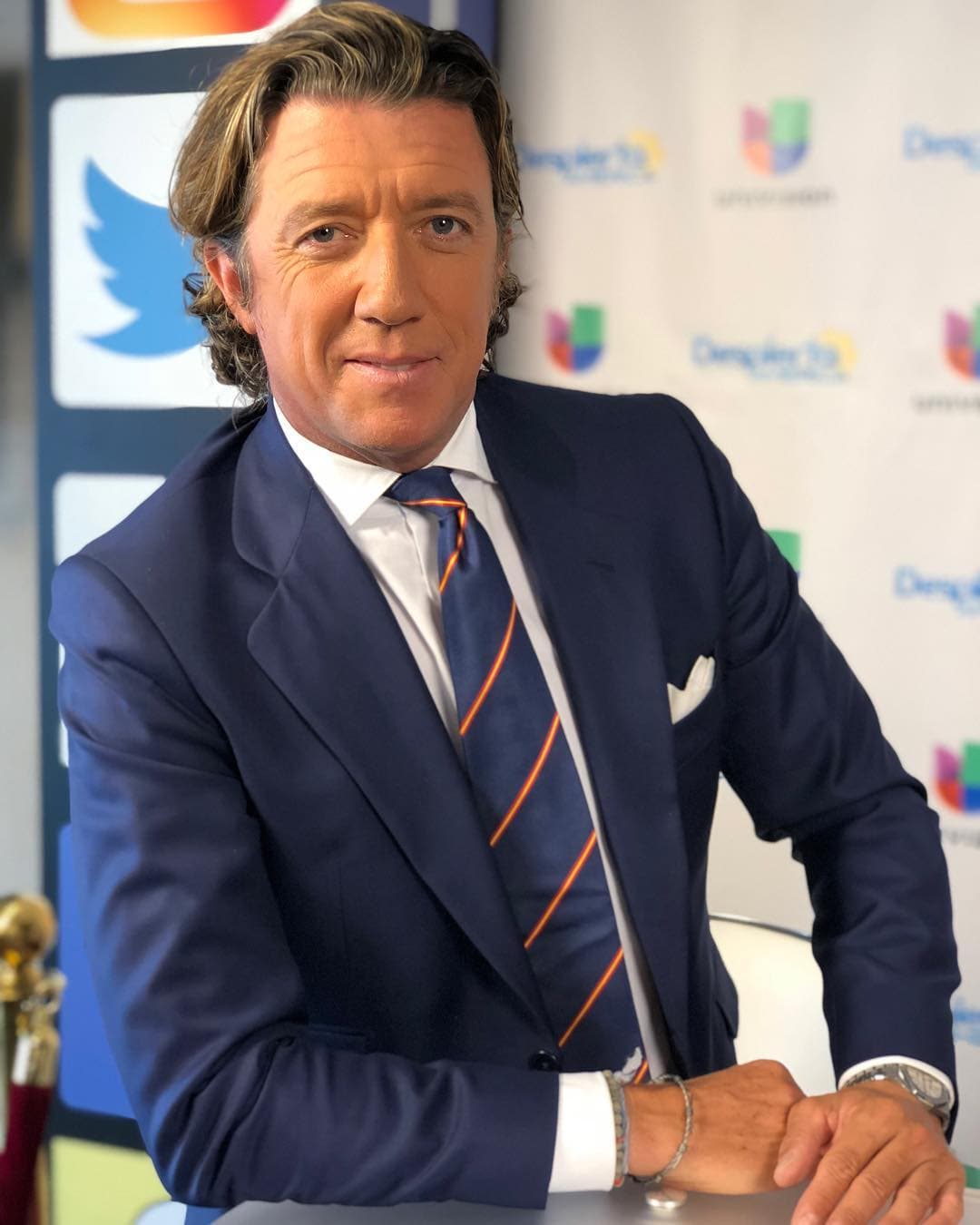 Colate se divierte con la doble de Paulina Rubio