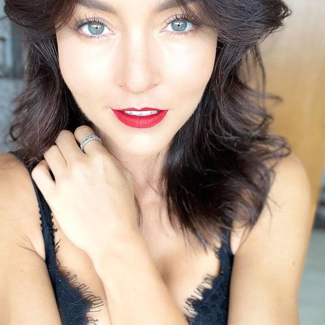 Angelique Boyer desata euforia con fotos en las que presume torneada figura