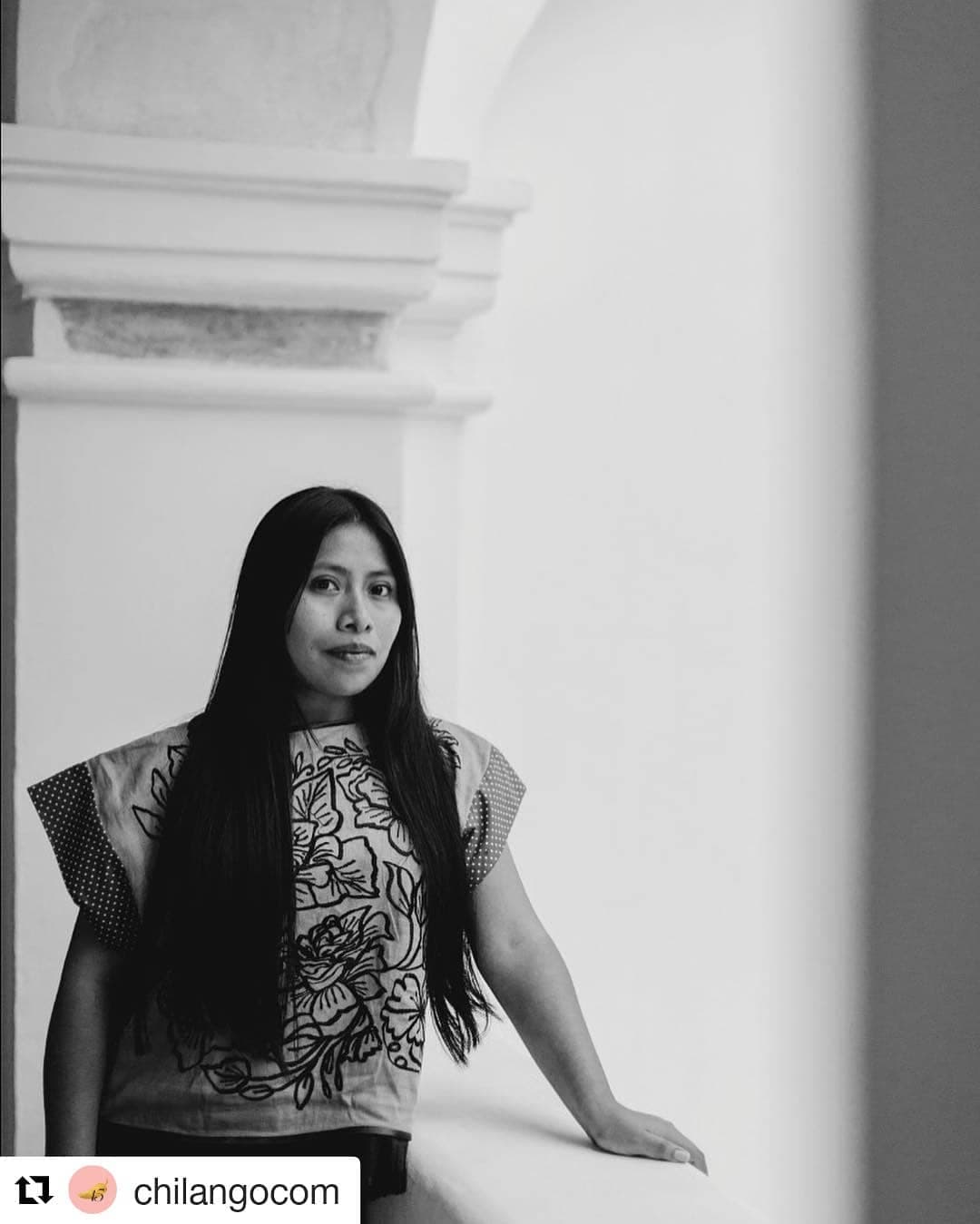 Yalitza puso en práctica el mixteco, lengua que sí habla su padre, pero que nunca le quiso enseñar por temor a ser discriminada.
