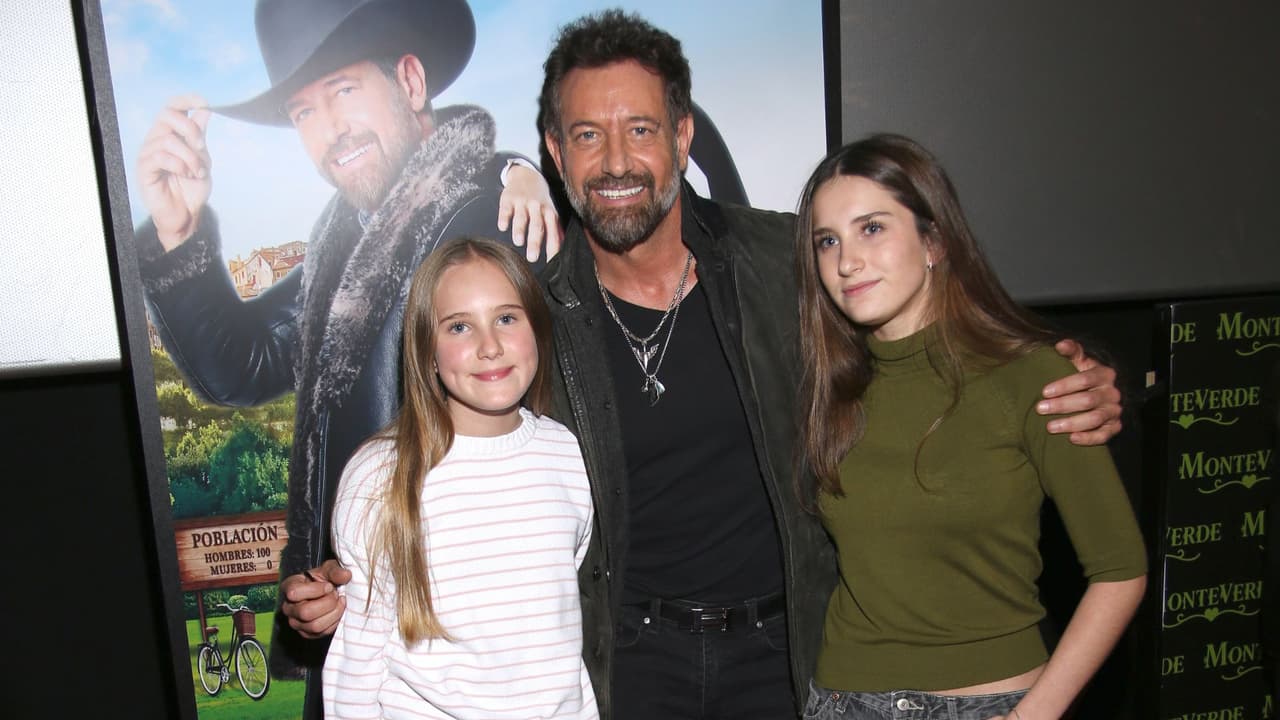 Gabriel Soto junto a sus hijas, fruto de su relación con Geraldine Bazán