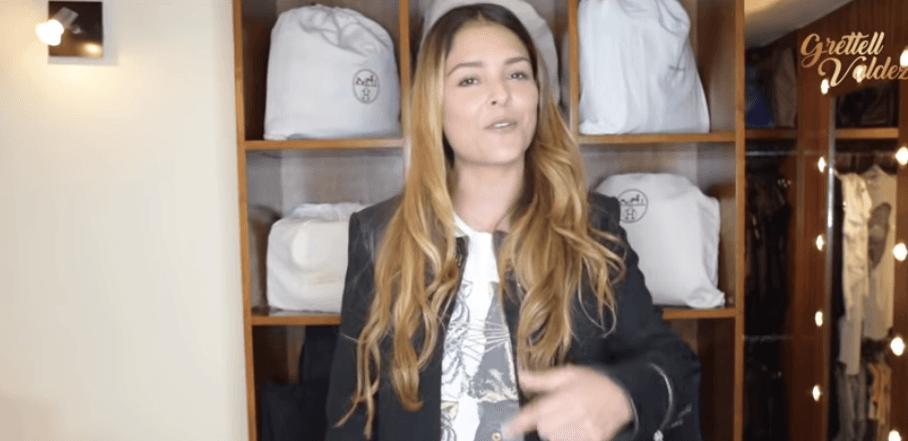 Sin embargo, también se considera fan de los diseños realizados por artesanos mexicanos, sobresaliendo algunas que compró en el estado de Chiapas.