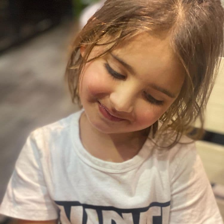 La actriz destacó que antes de sufrir contracciones, ya sabía que su hijo nacería el 12 de marzo. “Hace 4 años a esta hora yo ya sabía que venía mi bebé, no importaba que los doctores decían que faltaban 2 semanas, no importaba que su papá no creyera en mis predicciones, no importaba que no tenía contracciones, yo sabía que estaba a pocas horas de conocer al amor de mi vida”.