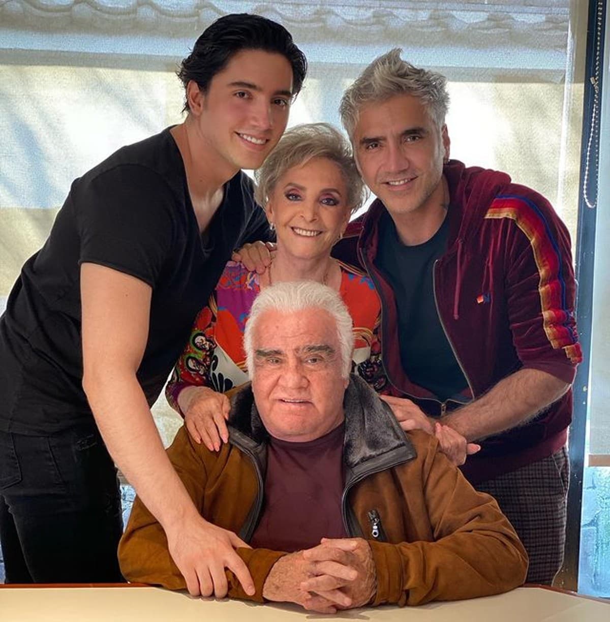 Alejandro Fernández publica estremecedor mensaje para Vicente Fernández y doña Cuquita