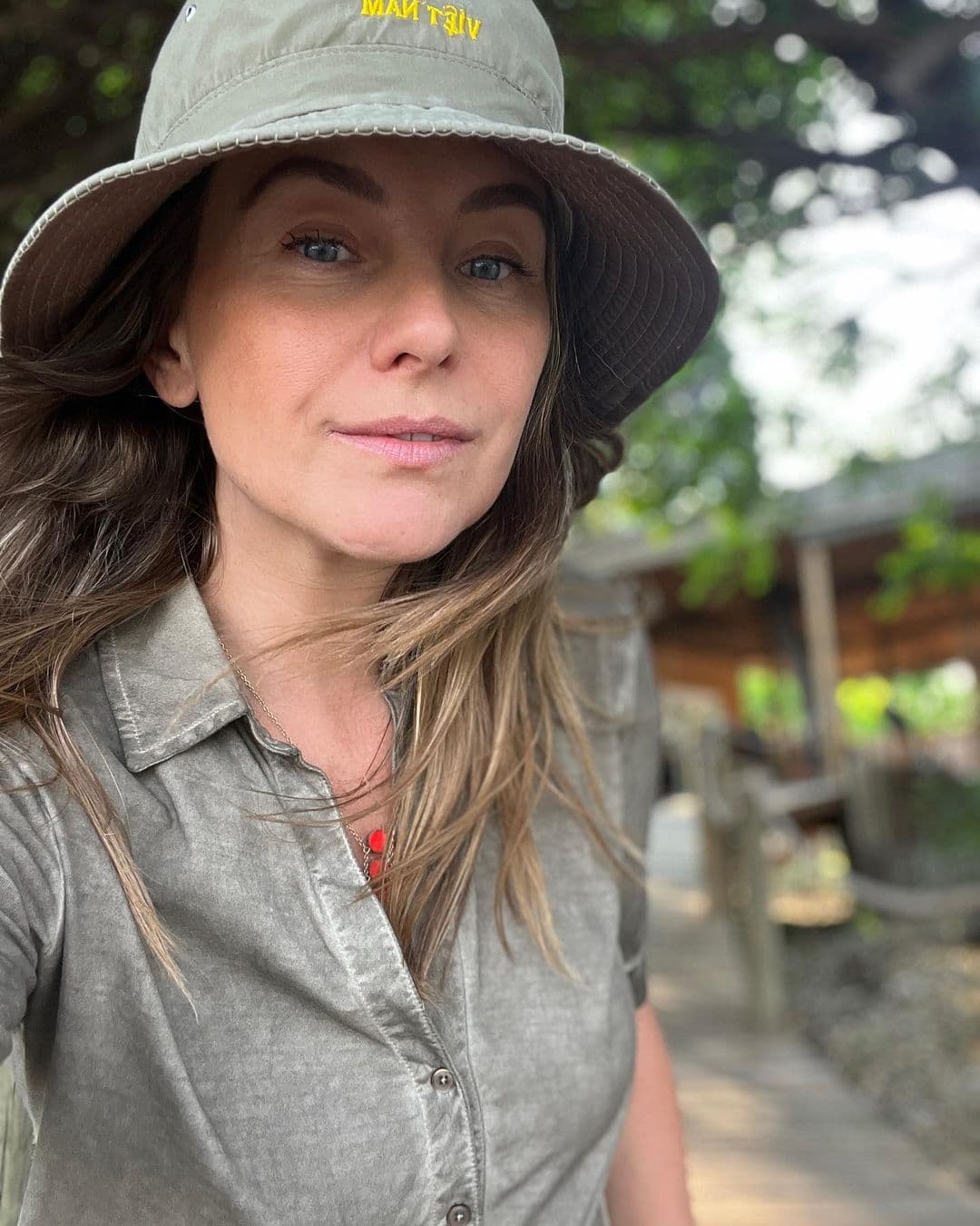 Dominika Paleta muestra cómo lucía su abuela de joven ¡y son clones!