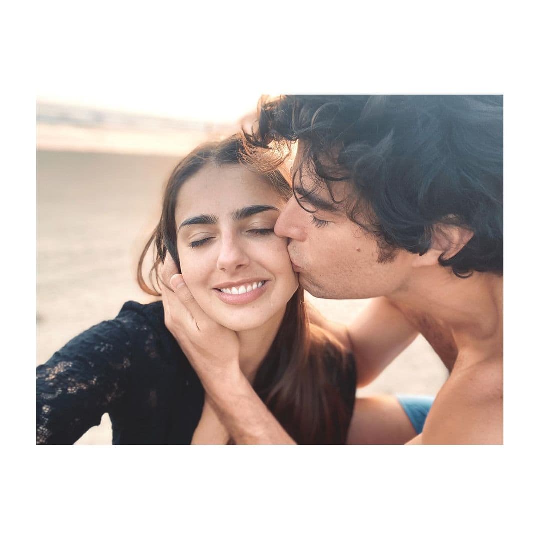 Ahora, a poco más de año y medio de iniciar su romance, la pareja anunció su ruptura en redes sociales, detallando que aunque ya no serían novios, se convertirían en los mejores amigos.