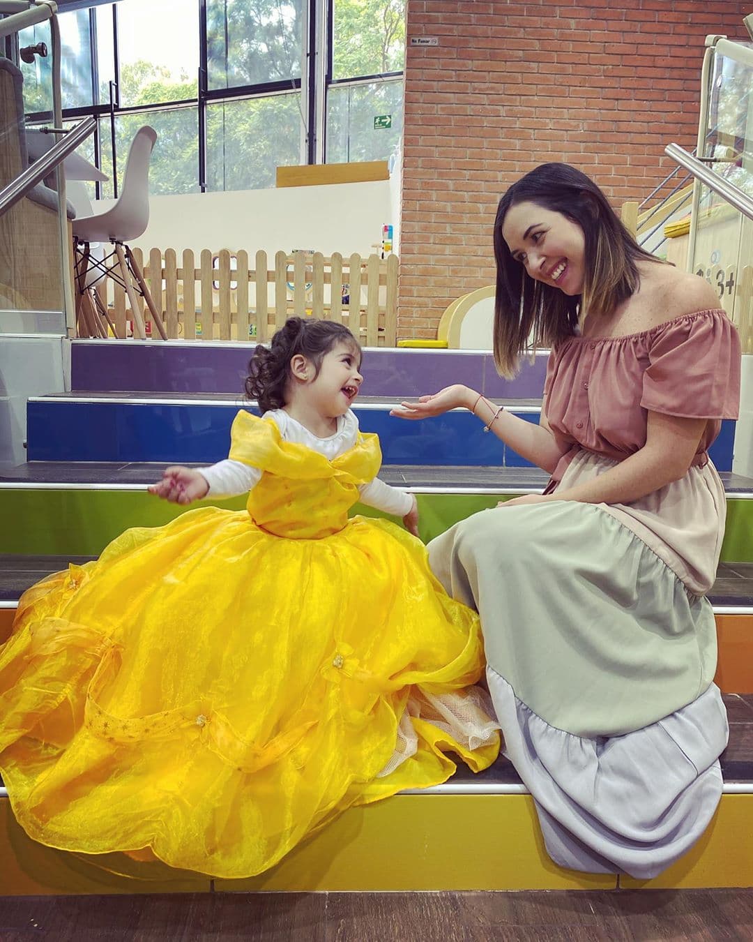Las fotografías de Fátima Torre e Isabella consiguieron miles de ‘Me gusta’ e infinidad de halagos por parte de seguidores y algunos famosos. Zoraida Gómez les dedicó una serie de corazones; mientras que Yulianna Peniche se limitó a escribir la palabra ‘Divinas’.