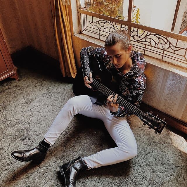 Emilio Osorio estrena videoclip dedicado a su medio hermano fallecido hace 6 años