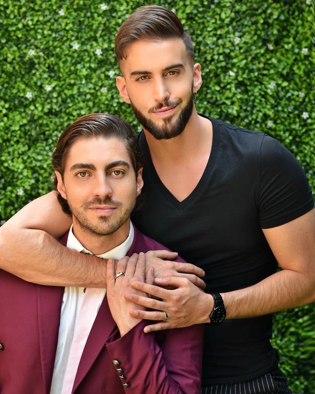 Roberto Carlo sorprendió a su novio, Rubén Kuri, con una romántica propuesta de matrimonio, en la que el experto en moda no puedo evitar emocionarse casi al borde del llanto.