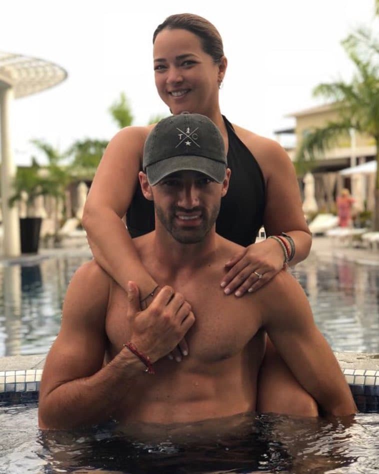 Estuvo casada con el cantante Luis Fonsi. Actualmente forma pareja con el bailarín Toni Costa, con quien ya tiene 7 años de relación.