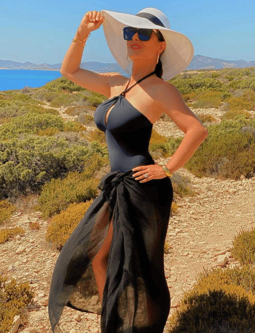 La actriz cumple 54 años de edad y el día de ayer compartió esta imagen la que luce mejor que nunca y en el pie de la publicación escribió: "¿Quien creen que cumple 54 años mañana?"