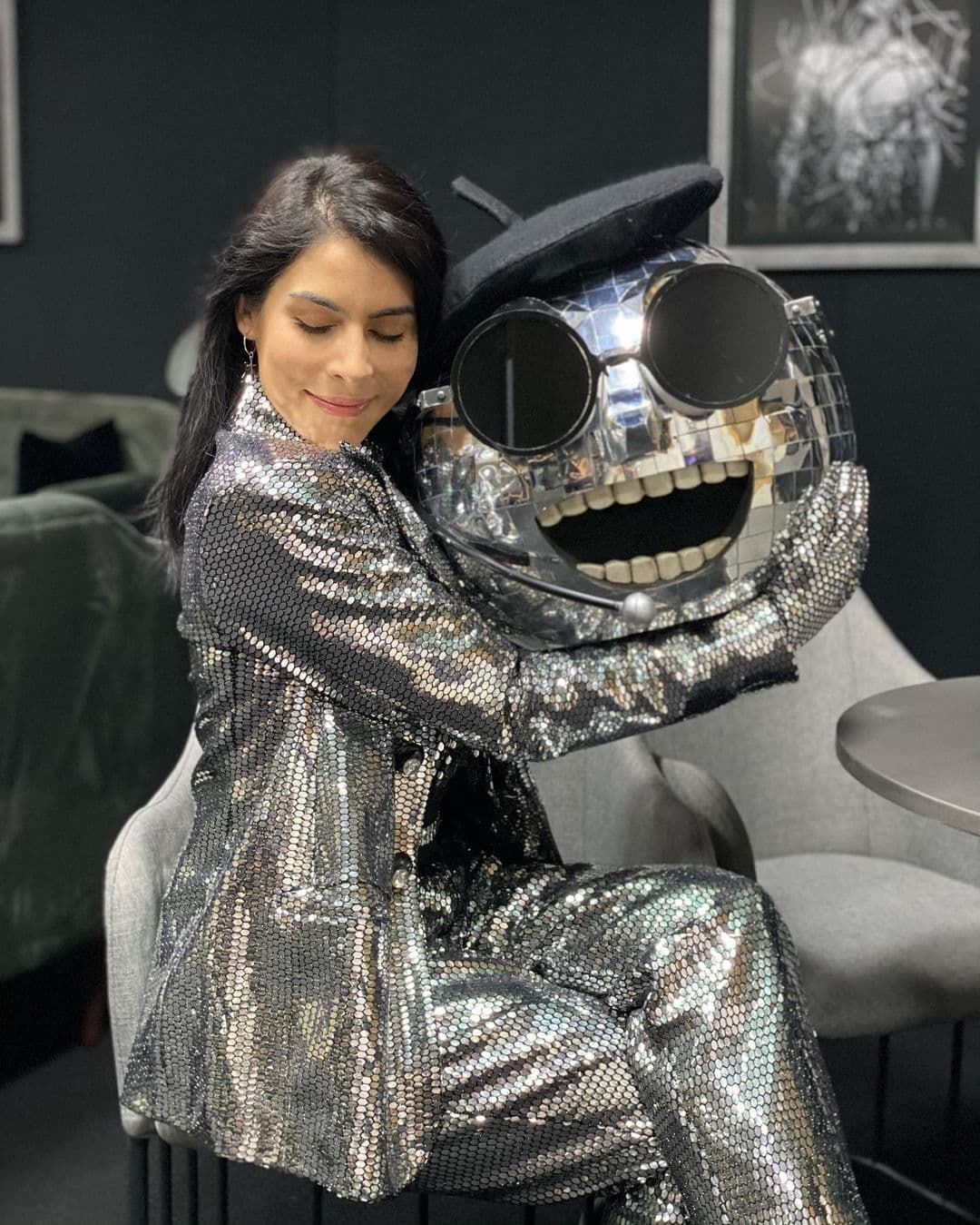 Este 2020 participó en “¿Quién es la Máscara?” como el personaje de “Disco Ball” y terminó por ganar la final, enamorando a todos los investigadores y el público con su actuación.
<br>