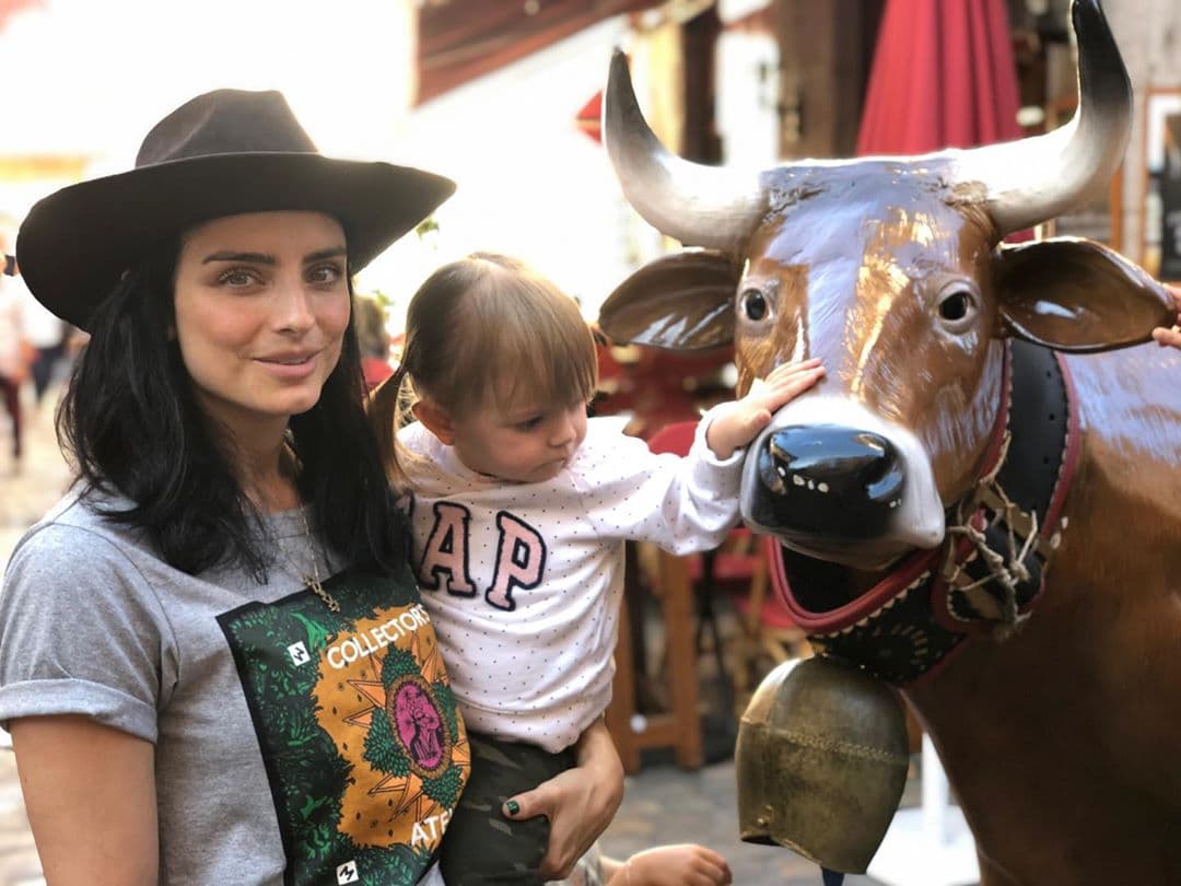 Aislinn Derbez narra la difícil etapa por la que pasa su hija Kailani