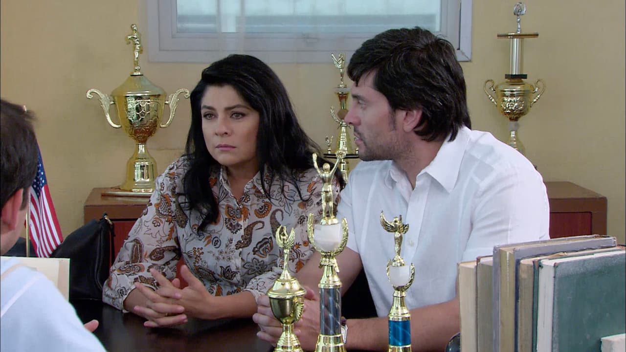 Para que su hijo obtenga la beca, es necesario que Carolina obtenga la nacionalidad americana.