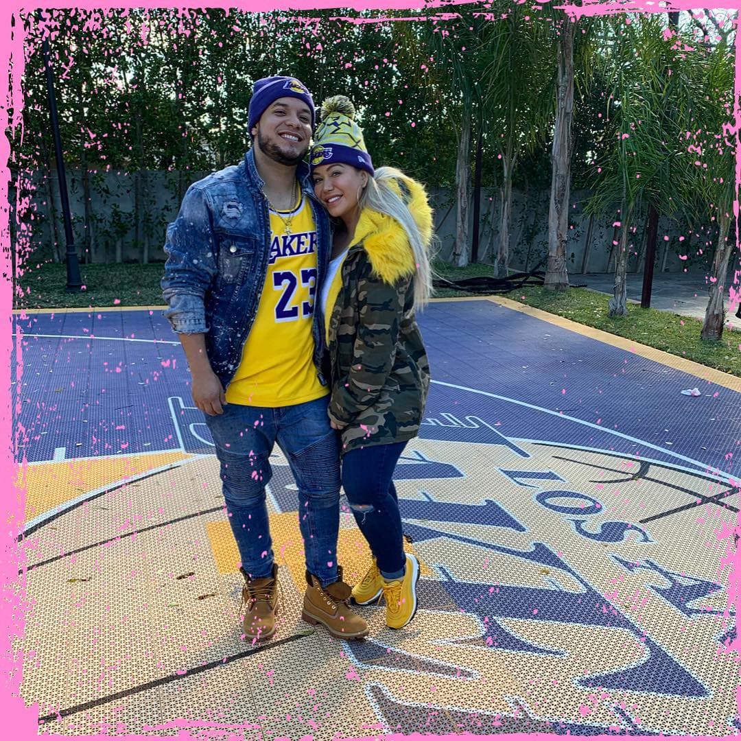 Actualmente, Chiquis y Lorenzo están comprometidos y se espera que el próximo año se celebre una gran boda en compañía de su familia y seres queridos.