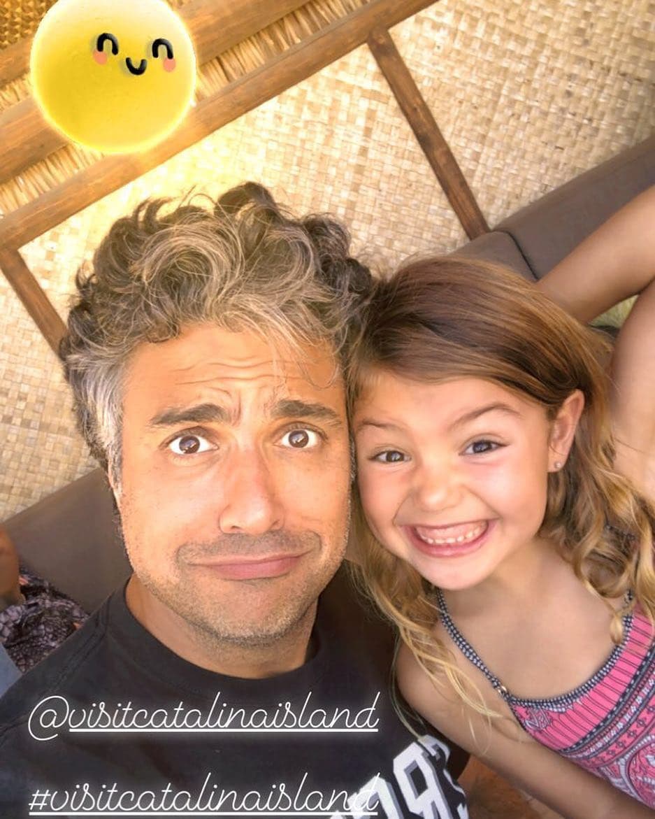 El tiempo vuela… mira lo grande y linda que está Elena, la hija de Jaime Camil y Heidi Balvanera.
