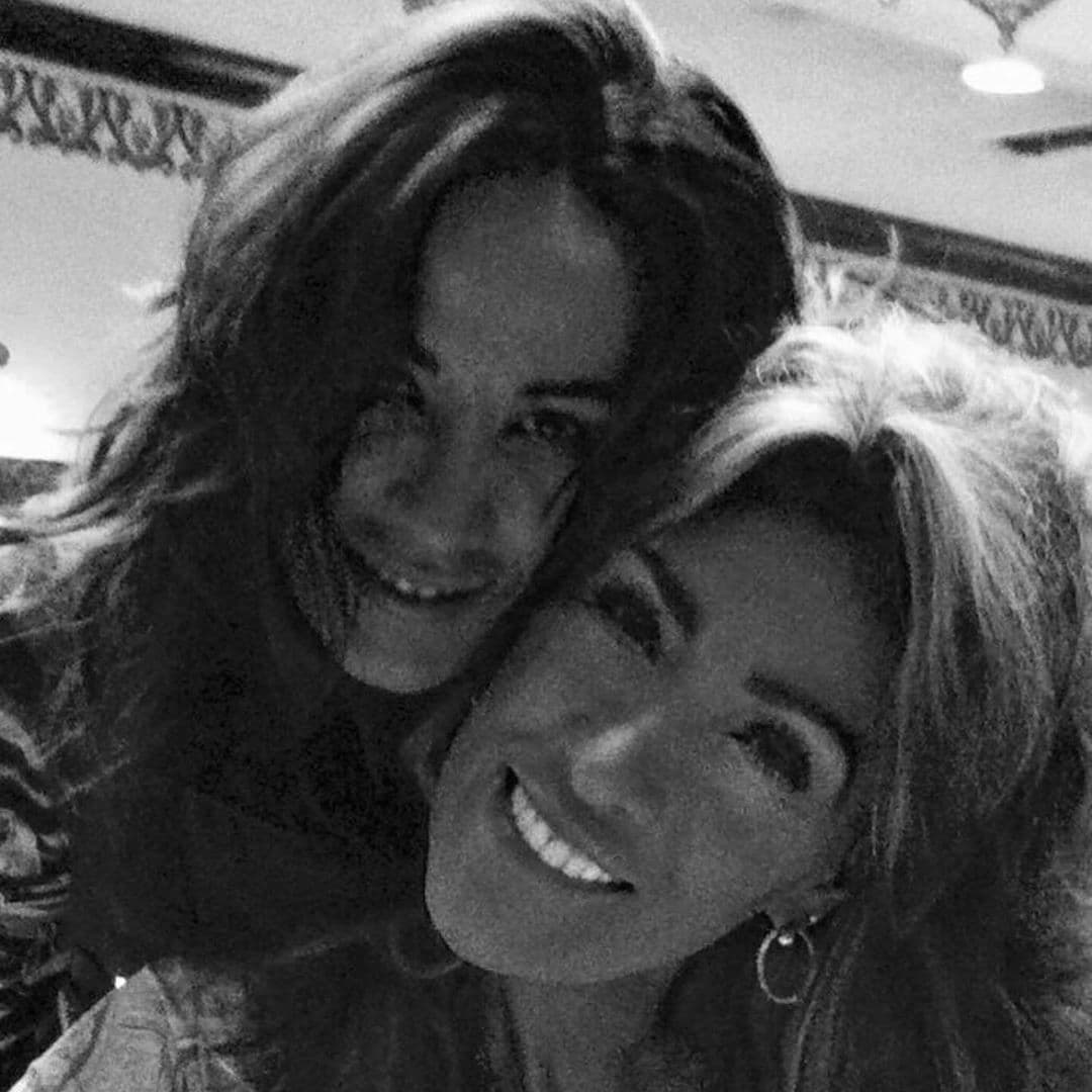 Consuelo Duval y su hermana Lulu son idénticas, gracias a las fotografías que la actriz comparte en redes sociales, quedó al descubierto que parecen gemelas.