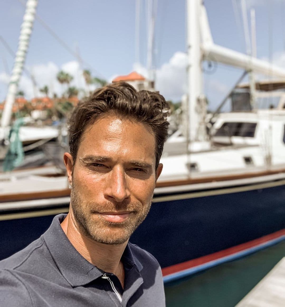 Sebastián Rulli impacta con radical cambio de look y por su faceta de comediante