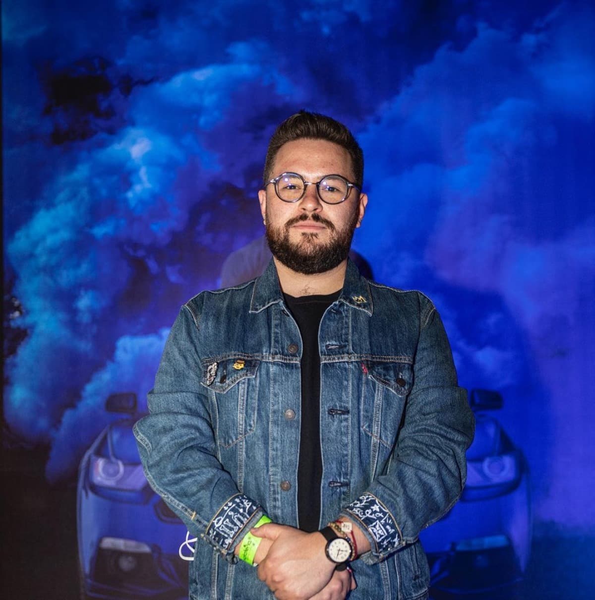 Se graduó del Tecnológico de Monterrey, donde estudió publicidad, carrera que actualmente ejerce al ser Publicity Manager de Universal Pictures.