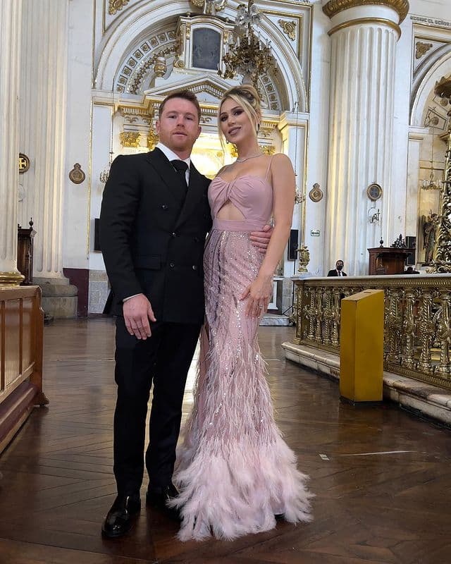 Esposa del Canelo Álvarez regala camioneta de lujo a su hijastra Emily